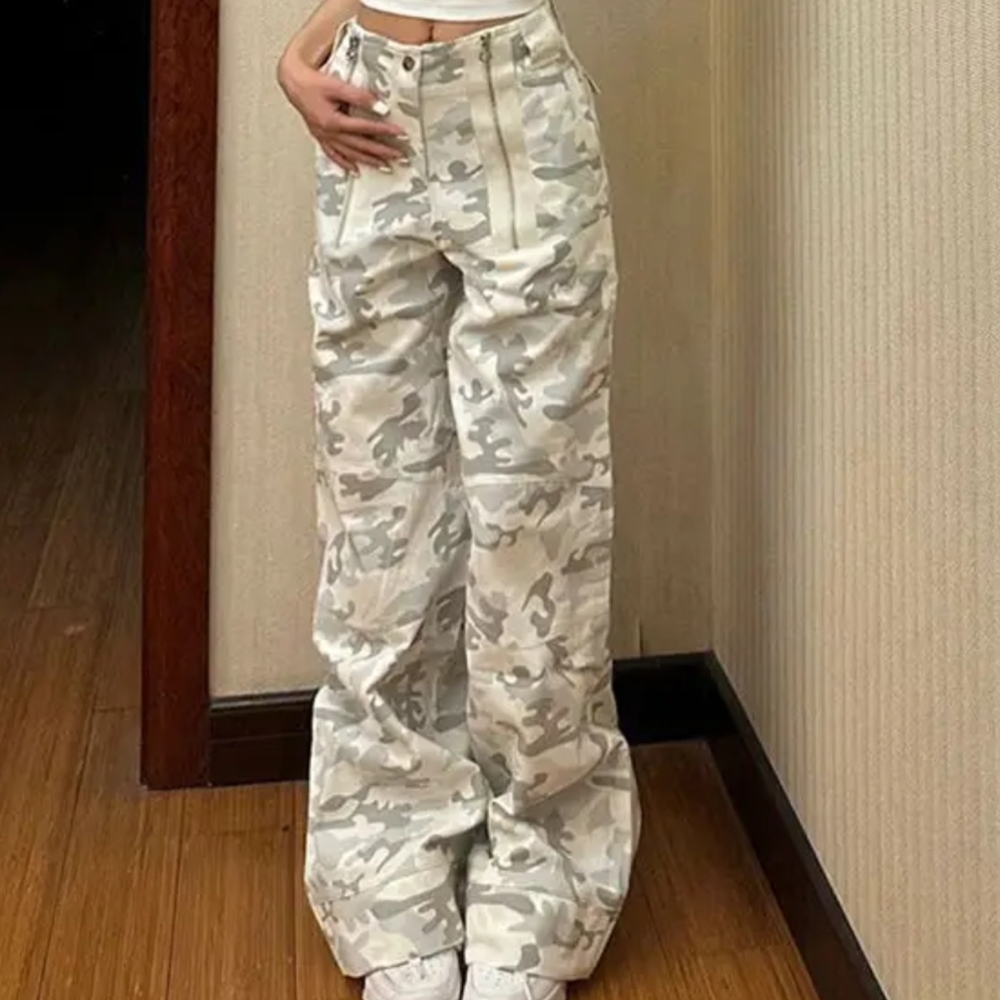 NWT Camo Cargo Pants in Cream